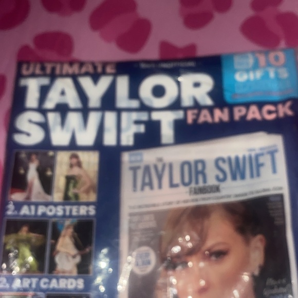 Taylor Swift fan pack NWT - Picture 2 of 7